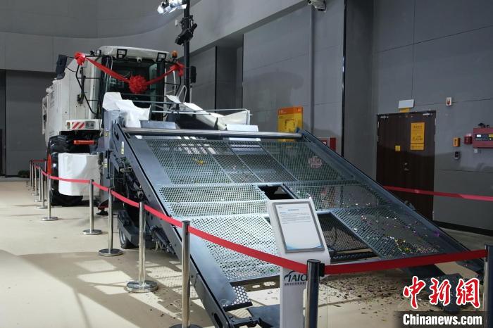 圖為糧損測(cè)試驗(yàn)證平臺(tái)。　張怡瀟 攝